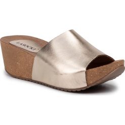 Klapki LASOCKI - 2186-01 Golden. Żółte klapki damskie Lasocki, bez wzorów, ze skóry, bez obcasa. Za 119,99 zł.