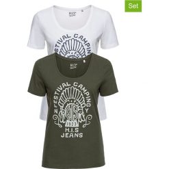 Koszulki (2 szt.) w kolorze oliwkowym i białym. Białe t-shirty damskie H.I.S, xs, z nadrukiem, z bawełny, z okrągłym kołnierzem. W wyprzedaży za 65,95 zł.