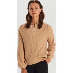 Sweter oversize - Beżowy. Brązowe swetry damskie Cropp, xl. W wyprzedaży za 39,99 zł.