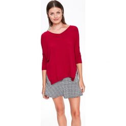 SWETER OVERSIZE Z DEKOLTEM W SEREK. Różowe swetry damskie marki Top Secret, na zimę, bez wzorów, z dzianiny, bez rękawów, bez kaptura. W wyprzedaży za 29,99 zł.