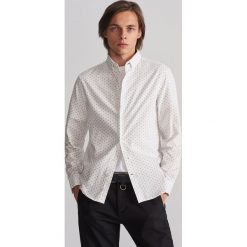 Koszula slim fit z drobnym wzorem - Biały. Białe koszule męskie Reserved, m. Za 89,99 zł.