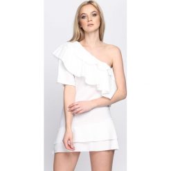 Biała Sukienka Whatever. Białe sukienki damskie Born2be, na lato, s, bez wzorów, z podwójnym kołnierzykiem, bez rękawów, mini, asymetryczne. Za 59,99 zł.