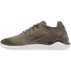 Nike Performance FREE RN 2018 Obuwie do biegania neutralne cargo khaki/black/sequoia. Brązowe buty sportowe męskie marki Nike Performance, z tworzywa sztucznego, bez zapięcia, do biegania. W wyprzedaży za 367,20 zł.