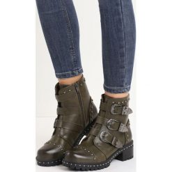 Khaki Botki Apostate. Brązowe buty zimowe damskie marki Born2be, z materiału, z okrągłym noskiem, na obcasie. Za 69,99 zł.