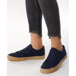 Granatowe Trampki Pause. Niebieskie espadryle damskie Born2be, bez wzorów, z koronki, bez obcasa, na płaskiej podeszwie. Za 59,99 zł.