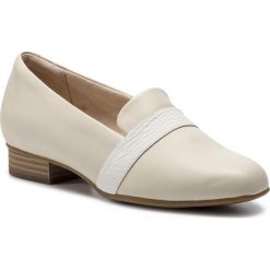 Półbuty CLARKS - Juliet Ariel 261399914 Ivory. Brązowe półbuty damskie Clarks, na co dzień, bez wzorów, ze skóry, bez obcasa, na obcasie, bez zapięcia. W wyprzedaży za 179,00 zł.