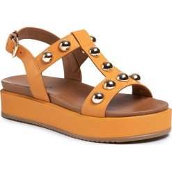 Sandały INUOVO - 112046 Orange. Pomarańczowe klapki damskie Inuovo, bez wzorów, ze skóry, bez obcasa. W wyprzedaży za 239,00 zł.