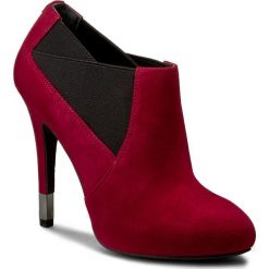 Półbuty GUESS - Sindy2 FLSN24 SUE09 BERRY. Czerwone creepersy damskie Guess, z aplikacjami, z materiału, eleganckie, na obcasie. W wyprzedaży za 519,00 zł.