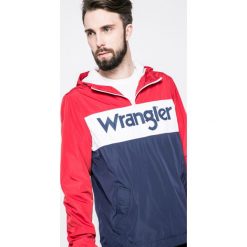 Wrangler - Kurtka. Czerwone kurtki męskie marki Wrangler, xxl, z poliesteru, z kapturem. W wyprzedaży za 239,90 zł.