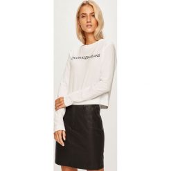 Calvin Klein Jeans - Longsleeve. Czarne bluzki damskie Calvin Klein Jeans, s, z nadrukiem, z bawełny, z okrągłym kołnierzem. W wyprzedaży za 139,90 zł.