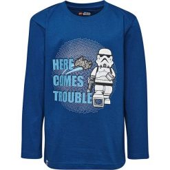 Koszulka "CM-50105" w kolorze niebieskim. Niebieskie t-shirty chłopięce LEGO Wear, z nadrukiem, z długim rękawem. W wyprzedaży za 42,95 zł.