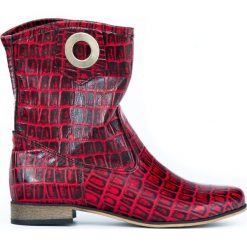Wsuwane botki za kostkę z tłoczeniem - skóra naturalna - model 270 - kolor czarno-czerwony krokodyl. Czerwone botki damskie Zapato, ze skóry, klasyczne, za kostkę, bez obcasa, bez zapięcia. W wyprzedaży za 319,20 zł.