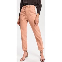 Jeansy mom fit - Pomarańczo. Różowe jeansy damskie Reserved. Za 119,99 zł.