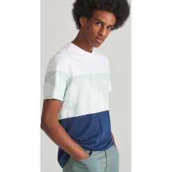 T-shirt w bloki kolorów - Turkusowy. Niebieskie t-shirty męskie Reserved, s, bez wzorów, bez kołnierzyka. Za 39,99 zł.