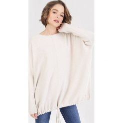 Jasnobeżowy Sweter Tryxsyss. Brązowe swetry damskie Born2be, xl, bez wzorów, bez rękawów, bez kaptura. Za 99,99 zł.