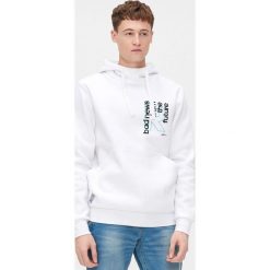 Bluza kangurka z kapturem - Biały. Białe bluzy męskie Cropp, s, bez wzorów, z kapturem, bez rękawów, z kapturem. Za 129,99 zł.