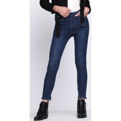 Granatowe Jeansy Short Time. Szare rurki damskie marki Born2be, z jeansu. Za 89,99 zł.