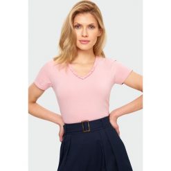 Top z ozdobynm detalem. Bluzki damskie Greenpoint, bez wzorów, z elastanu, bez kołnierzyka, bez rękawów. Za 39,99 zł.