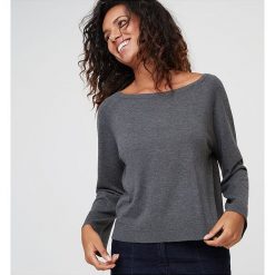 Sweter w kolorze ciemnoszarym. Szare swetry damskie Rodier, bez wzorów, z wełny, klasyczne, bez rękawów, bez kaptura. W wyprzedaży za 99,95 zł.