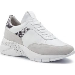 Sneakersy TAMARIS - 1-23781-32 Snake Comb 099. Białe półbuty damskie Tamaris, z zamszu. W wyprzedaży za 279,00 zł.