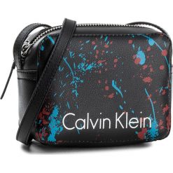 Listonoszki damskie: Torebka CALVIN KLEIN BLACK LABEL – Ck Zone Small Crossbody Splash K60K604198 910