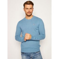 Sweter Tommy Jeans Light Blend DM0DM08811. Niebieskie swetry męskie Tommy Jeans, m, bez wzorów, z jeansu, klasyczne, z klasycznym kołnierzykiem, bez kaptura. Za 399,00 zł.