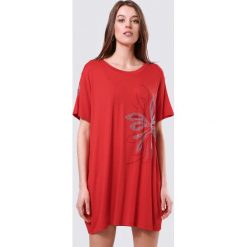 Czerwona Tunika Coupling. Czerwone tuniki damskie Born2be, s, bez wzorów, z dzianiny, z okrągłym kołnierzem, z krótkim rękawem. Za 49,99 zł.