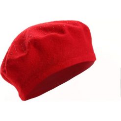 Czerwony Beret Parisian. Czerwone czapki damskie Renee, z aplikacjami. Za 39,99 zł.