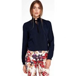 Granatowa Elegancka Bluzka ze Stójką i Wiązaną Tasiemką. Niebieskie bluzki damskie marki Molly.pl, xl, eleganckie, ze stójką, z długim rękawem. Za 112,90 zł.