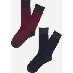 Skarpety z merceryzowanej bawełny 2 pack - Bordowy. Czerwone skarpetki męskie Reserved, bez wzorów, z bawełny. Za 29,99 zł.
