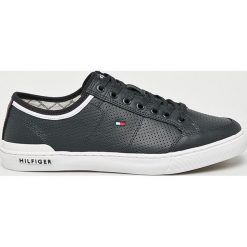 Tommy Hilfiger - Tenisówki. Niebieskie trampki męskie TOMMY HILFIGER, bez wzorów, ze skóry, na sznurówki. Za 449,90 zł.