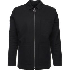 Samsøe & Samsøe GRAND Kurtka wiosenna black. Czarne kurtki męskie marki Samsøe & Samsøe, m, bez wzorów, z bawełny, bez kaptura. Za 789,00 zł.