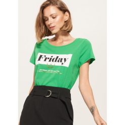 T-shirt z napisem Friday - Zielony. Zielone t-shirty damskie House, l, z napisami. W wyprzedaży za 15,99 zł.
