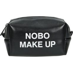 KOSMETYCZKA NOBO - NCOS-I0070-C020 - czarny - Kosmetyczka. Czarne kosmetyczki damskie Nobo, bez wzorów. W wyprzedaży za 47,40 zł.
