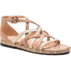 Sandały GEOX - D Kolleen B D925SB 043KY CH62L Lt Taupe/Lt Gold. Brązowe klapki damskie Geox, z aplikacjami, ze skóry, bez obcasa, na obcasie. W wyprzedaży za 339,00 zł.