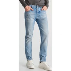 Jeansy slim fit - Niebieski. Niebieskie jeansy damskie relaxed fit marki Reserved. Za 129,99 zł.