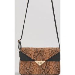 Torebka z wężowym deseniem - Beżowy. Brązowe torebki klasyczne damskie Sinsay, bez wzorów, bez dodatków. Za 49,99 zł.