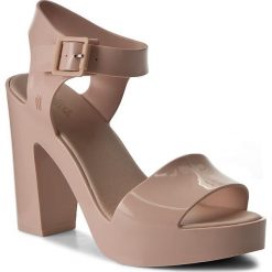 Sandały MELISSA - Mar Heel Ad 31951 Light Pink 01276. Różowe klapki damskie Melissa, bez wzorów, z tworzywa sztucznego, bez obcasa, na obcasie. W wyprzedaży za 339,00 zł.