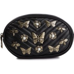 Saszetka nerka STEVE MADDEN - W-Bugged SM13000047-02002-001 Black. Czarne nerki damskie Steve Madden, bez wzorów, ze skóry ekologicznej, młodzieżowe, bez dodatków. W wyprzedaży za 189,00 zł.