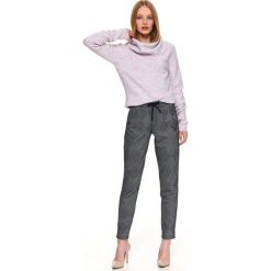 Sweter z szerokim golfem. Różowe swetry damskie Top Secret, na zimę, bez wzorów, z dzianiny, eleganckie, z krótkim rękawem, krótkie, bez kaptura. Za 119,99 zł.