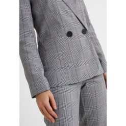 Marynarki i żakiety damskie: Vero Moda Petite VMCHECK Żakiet grey