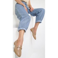 Ciemnobeżowe Mokasyny Sakina. Brązowe mokasyny damskie Renee, eleganckie, na płaskiej podeszwie. Za 89,99 zł.