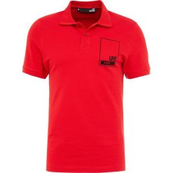 Love Moschino Koszulka polo red. Czerwone koszulki męskie Love Moschino, xl, bez wzorów, z elastanu, polo, bez rękawów. Za 459,00 zł.