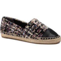 Espadryle Tory Burch Striped Tweed 60516. Czarne espadryle damskie Tory Burch, bez wzorów, bez obcasa, bez zapięcia. W wyprzedaży za 559,00 zł.