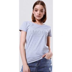 Szary T-shirt Neat. Szare bluzki damskie Born2be, s, bez wzorów, z dzianiny, z okrągłym kołnierzem, z krótkim rękawem. Za 29,99 zł.