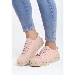 Różowe Espadryle Life Force. Różowe espadryle damskie Born2be, z haftami, bez obcasa, na platformie. Za 79,99 zł.