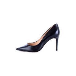 Czółenka Guess FLBE74LEA08. Czarne buty ślubne damskie Guess, z aplikacjami. Za 537,04 zł.