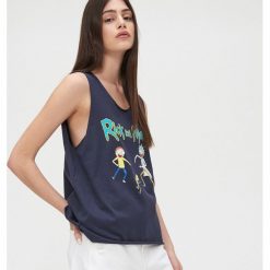 Top oversize Rick and Morty - Szary. Szare topy damskie Cropp, s, bez wzorów, bez kołnierzyka. Za 49,99 zł.