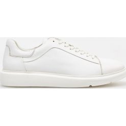 Sneakersy w stylu retro - Biały. Białe sneakersy męskie Reserved, bez zapięcia. W wyprzedaży za 149,99 zł.