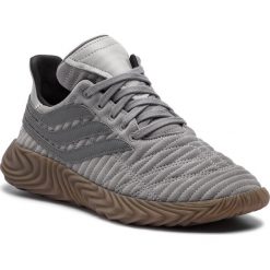 Buty adidas - Sobakov D98152 Grethr/Grefou/Gretwo. Szare sneakersy męskie Adidas, na co dzień, bez wzorów, z zamszu, bez zapięcia. Za 499,00 zł.